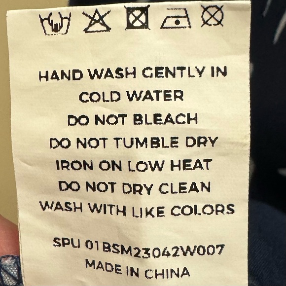 BloomChic NWOT navy floral top with 3/4 length sleeves with a ruffled cuff. 26 - Picture 6 of 8